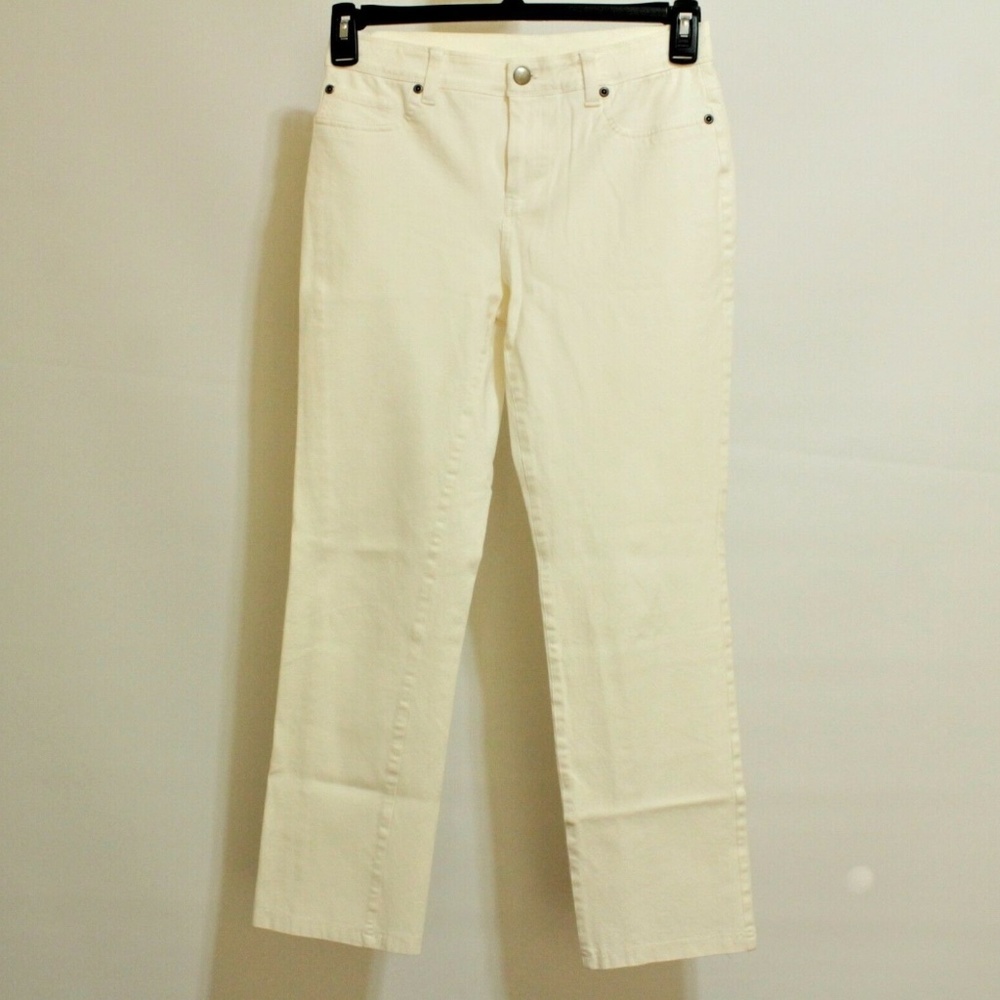 Chico’s White Flare Leg Denim Pants Front Zipper and button Closure Size 00